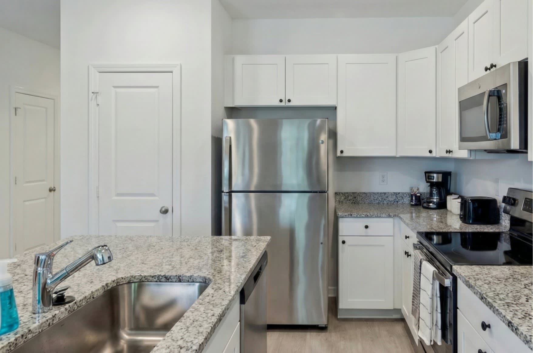 Modern, fully equipped kitchen